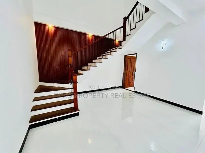 Quality Luxurious House for Sale in Athurugiriya
