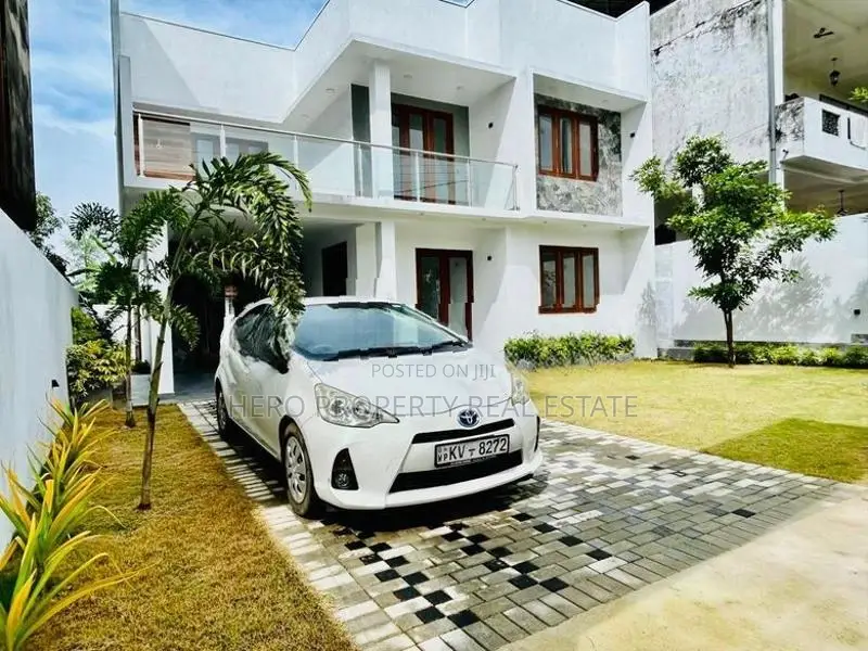 Quality Luxurious House for Sale in Athurugiriya