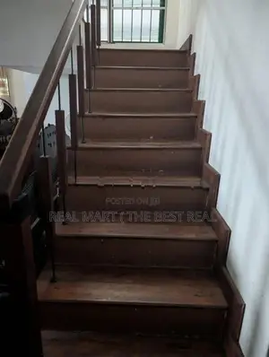 BORALESGAMUWA : 5-BR (10P) MODERN 3-STOREY HOUSE FOR SALE