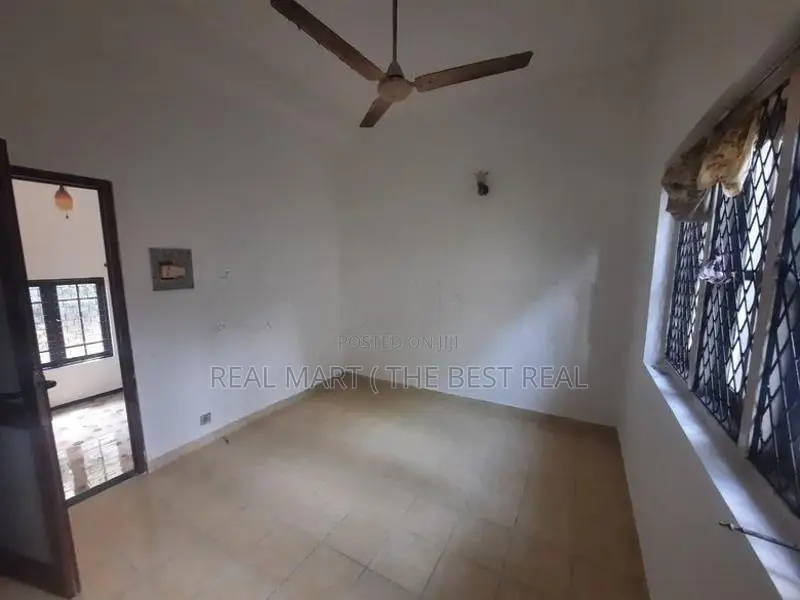 DEHIWALA : 6-BR (12.2P) LUXURY HOUSE FOR SALE at Aththidiya