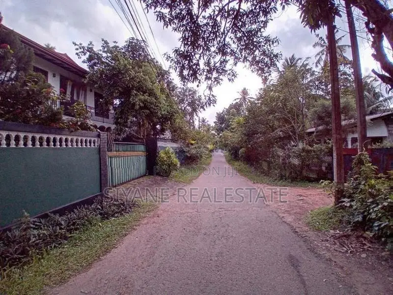 යක්කල නගරයට සහ ගම්පහට ආසන්නව නවීන පදිංචි නොවූ තනි මහල් නිවස(පර්චස් 6.2
