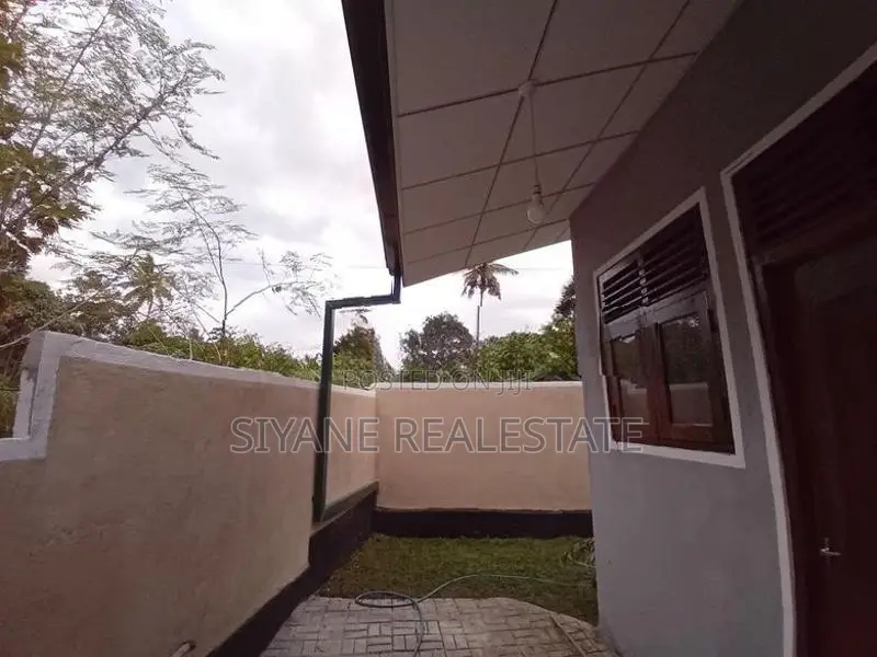 යක්කල නගරයට සහ ගම්පහට ආසන්නව නවීන පදිංචි නොවූ තනි මහල් නිවස(පර්චස් 6.2