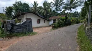 ඉබුල්ගොඩ – පියරත්න මාවතෙන් වටිනා ඉඩමක් /HS 14237