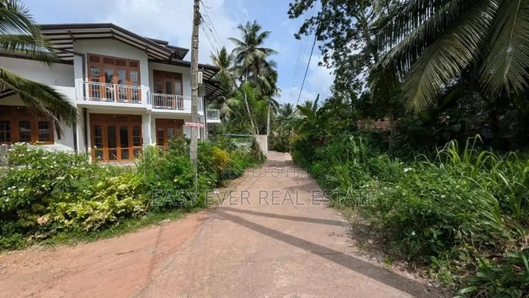 ඉබුල්ගොඩ – පියරත්න මාවතෙන් වටිනා ඉඩමක් /HS 14237