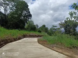 පේරාදෙනියට සමීපවම ඉඩමක්