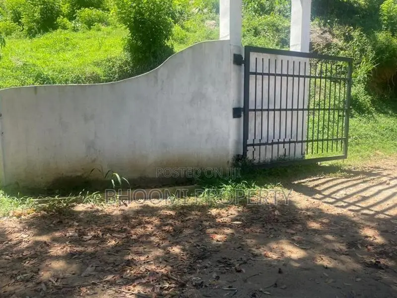 වික්ටෝරියා ජලාශය පෙනෙන මානයේ අගනා ඉඩම් කිහිපයක්