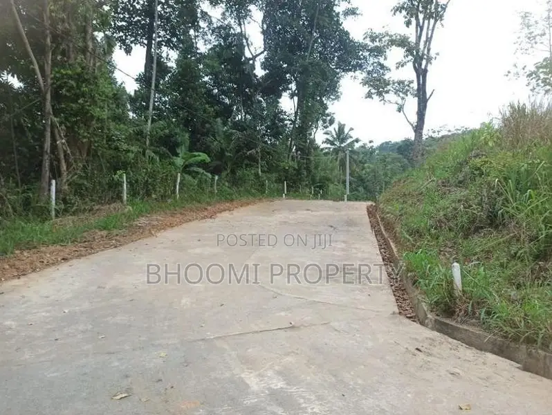 පේරාදෙනියට සමීපවම ඉඩමක්