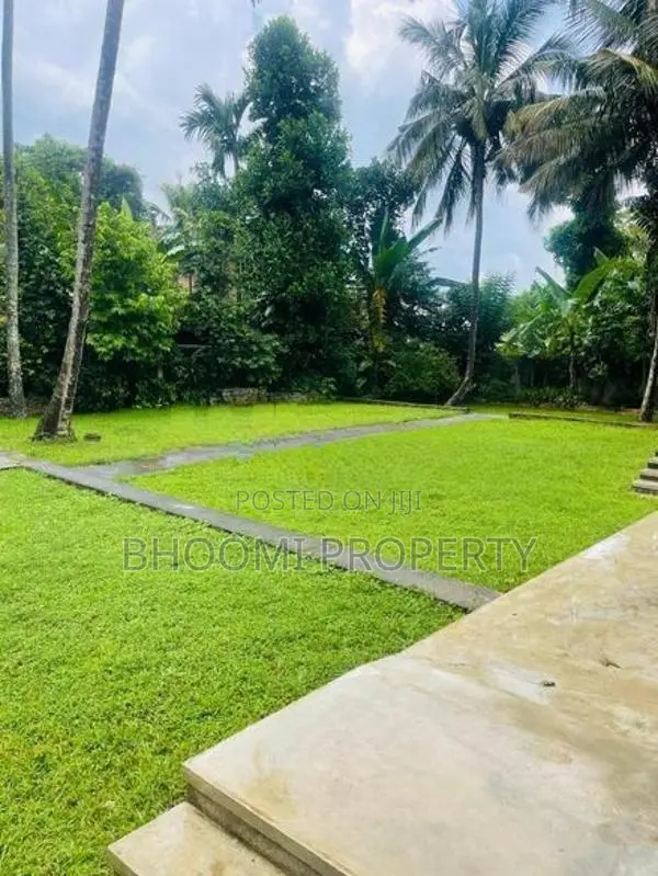 මාතලේ රජ වීදිය පෙනෙන මානයේ අගනා බිම් කොටස් කිහිපයක්