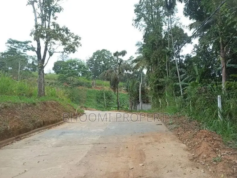 පේරාදෙනියට සමීපවම ඉඩමක්