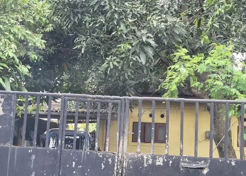 WATTALA : 2-BR (14P) LAND WITH OLD HOUSE FOR SALE