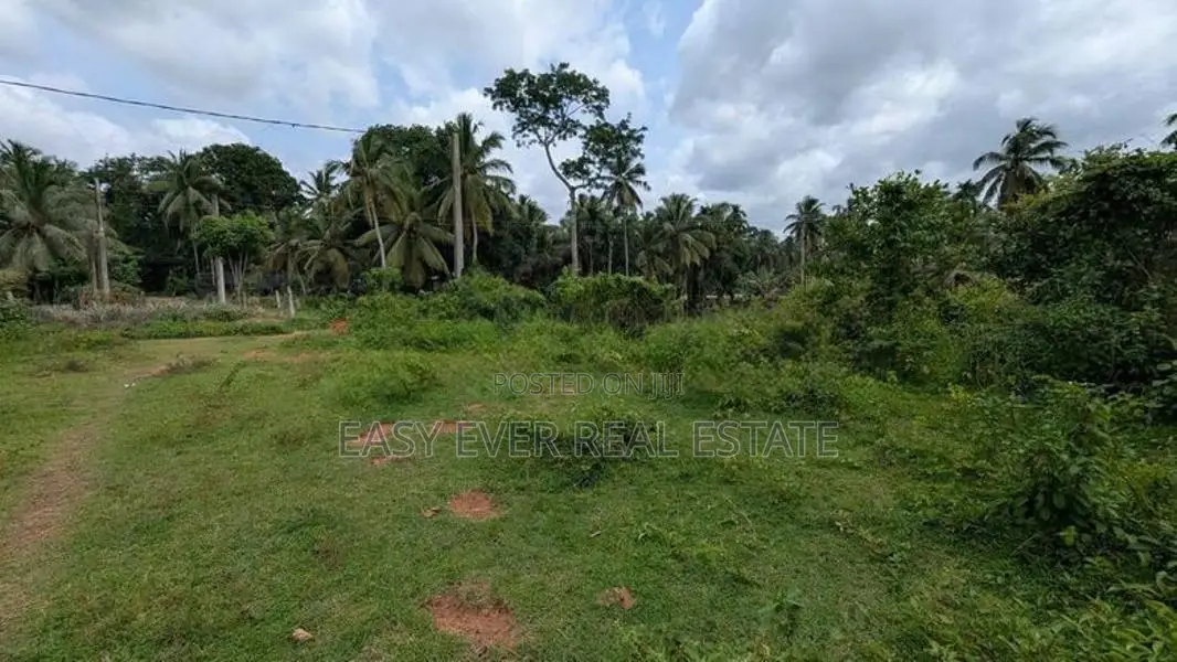 කඩවත – වෑබඩින් වටිනා නේවාසික ඉඩමක් / HS 14234