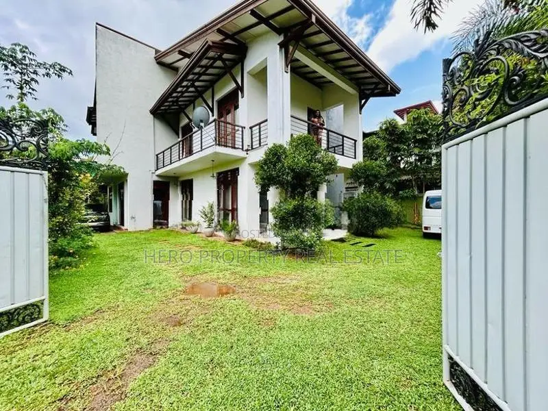 HJS160 - Stunning Luxury Quality Valuable House for Sale in Kadawatha
