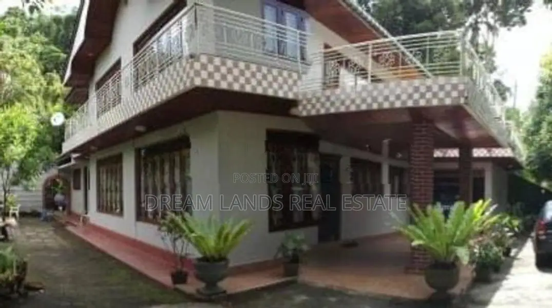 Two story villa type house with one acre land for sale Kaduganawa