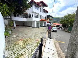 Commercial Building for Sale – Mulgampola Junction, Kandy City