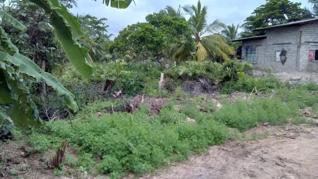 1 Acre Commercial Land for sale in Uswetakeiyawa (C7-10296)