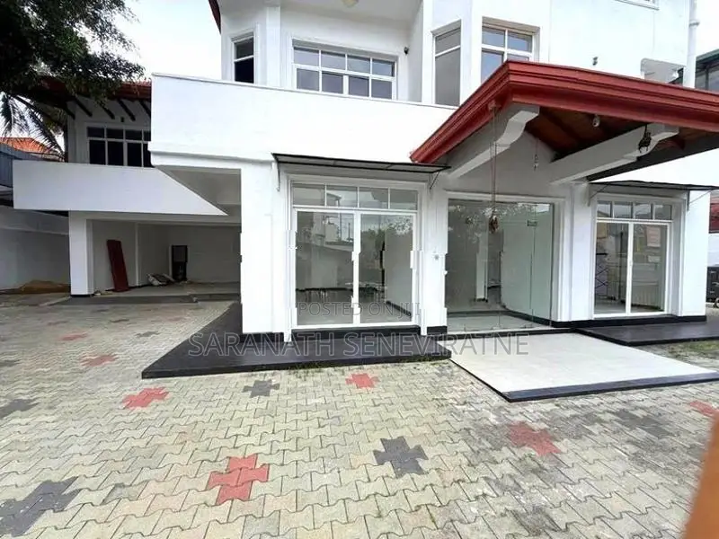 Commercial Building for Sale – Mulgampola Junction, Kandy City