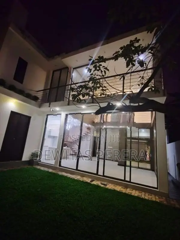 super luxury 3story Brand new house smak juntion kadawata