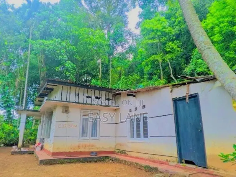 නුවර, ගෙලිඔය නගරයෙන් ගම්පල පාරට මුහුනලා නිවසක් / RU 15008