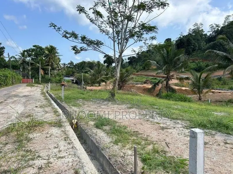 ගාල්ල උඩුගම බස් පාරට ලගින්ම බිම් කොටස්