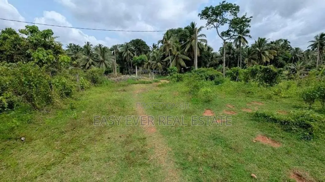 කඩවත – වෑබඩින් වටිනා නේවාසික ඉඩමක් / HS 14234