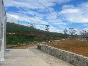 හැටන් වලින් සුන්දර දසුන් සහිත බිම්කොටස්