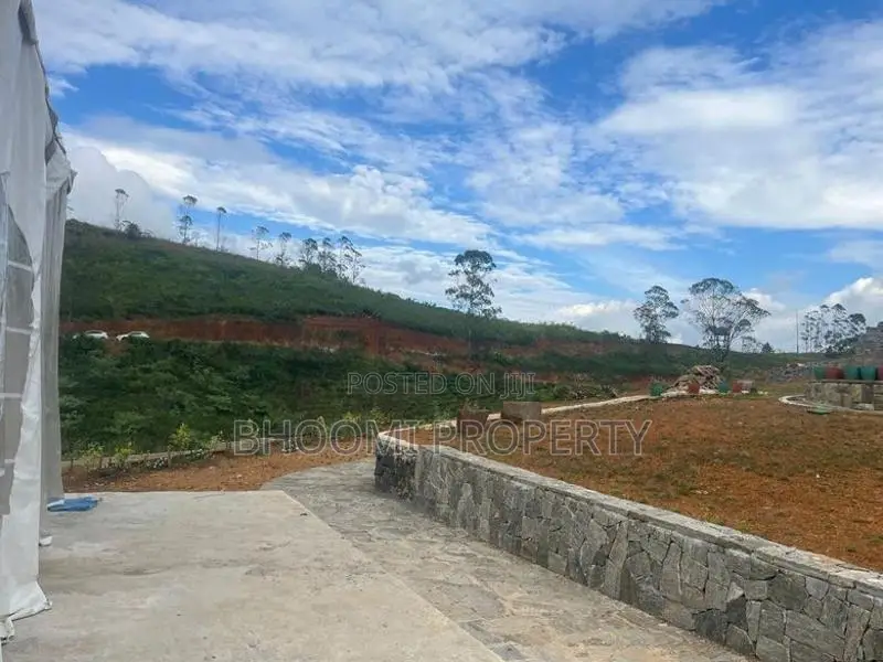 හැටන් වලින් සුන්දර දසුන් සහිත බිම්කොටස්