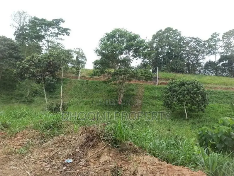 පේරාදෙනිය නගරයට සමීපවම ඉඩම් කොටස් කිහිපයක්