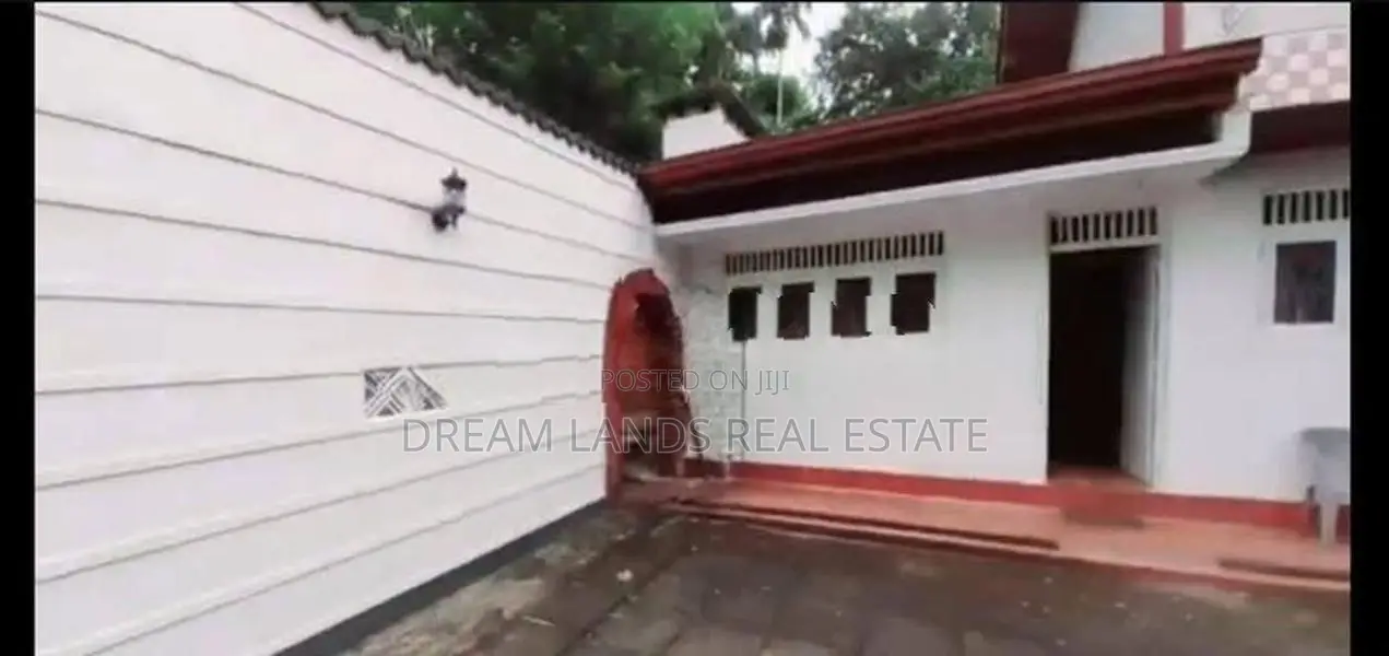 Two story villa type house with one acre land for sale Kaduganawa