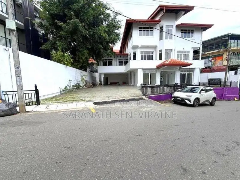 Commercial Building for Sale – Mulgampola Junction, Kandy City
