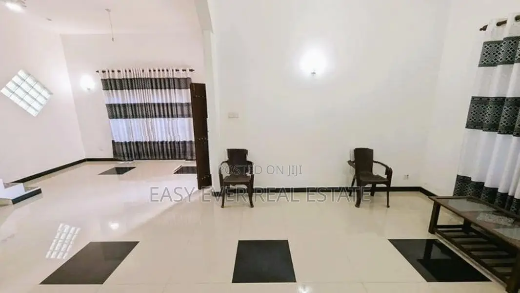 Kalagedihena දෙමහල් නිවසක්