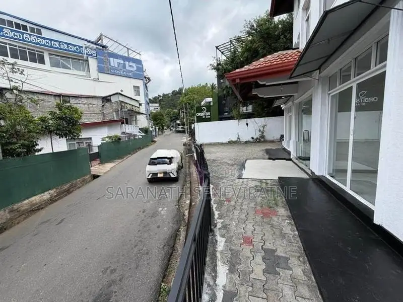 Commercial Building for Sale – Mulgampola Junction, Kandy City