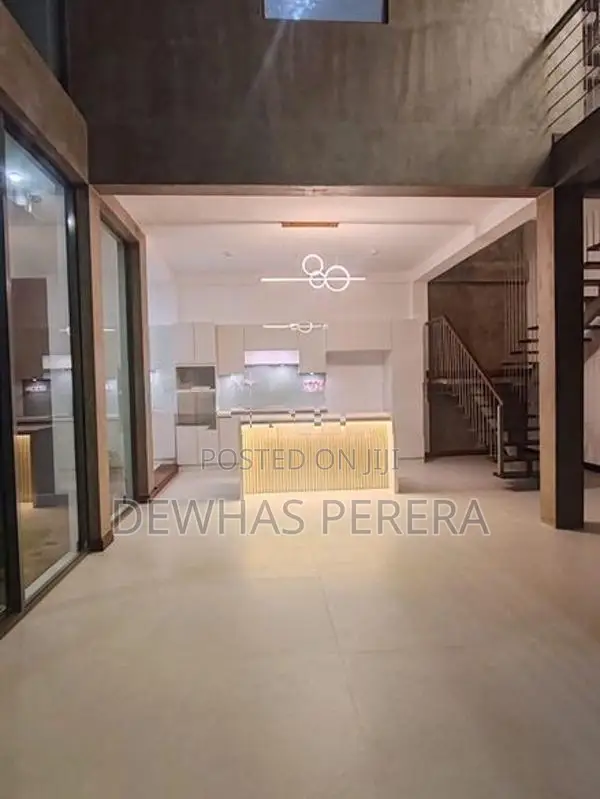 super luxury 3story Brand new house smak juntion kadawata