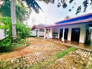 මිනුවන්ගොඩ – යාගොඩමුල්ලෙන් අඩක් නිමකළ දෙමහල් නිවසක් / CA 11024