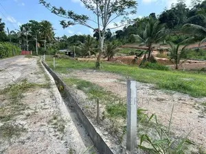 ගාල්ල උඩුගම බස් පාරට ලගින්ම බිම් කොටස්