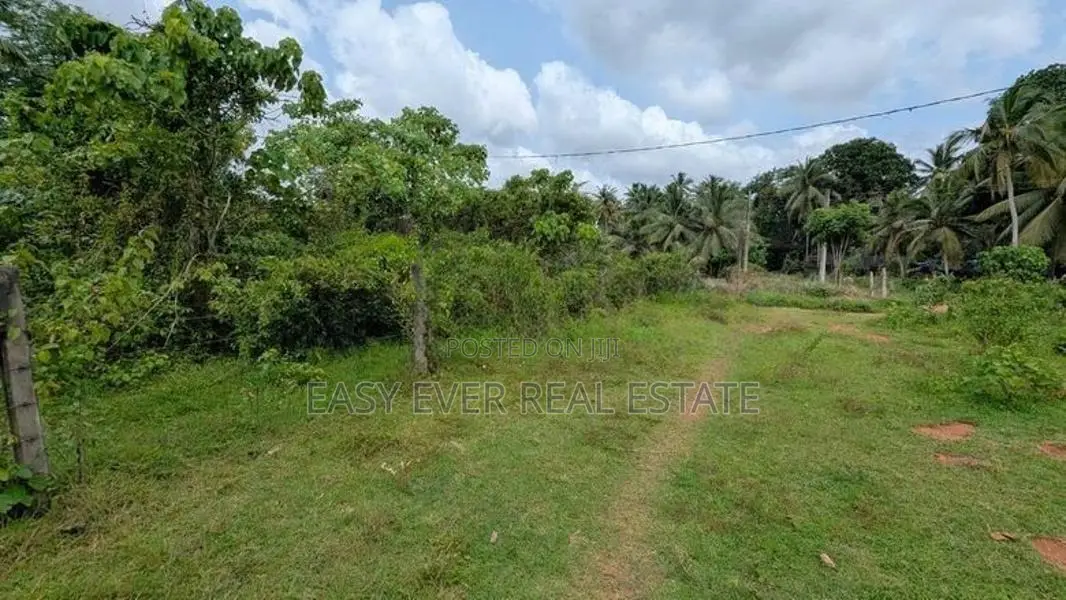 කඩවත – වෑබඩින් වටිනා නේවාසික ඉඩමක් / HS 14234