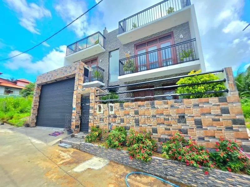 Luxury House For Sale in Kahatuduwa