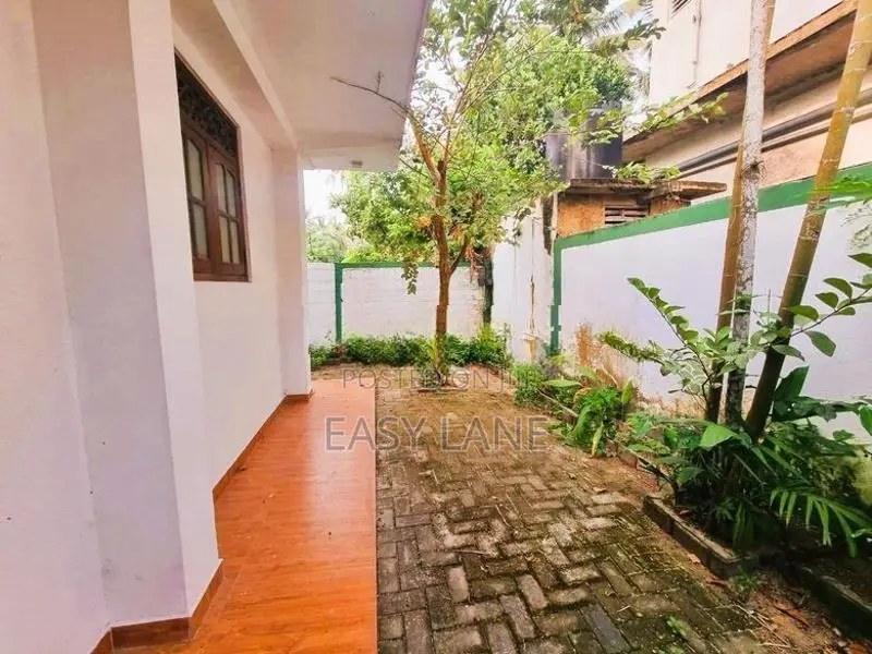 මිනුවන්ගොඩ – යාගොඩමුල්ලෙන් අඩක් නිමකළ දෙමහල් නිවසක් / CA 11024