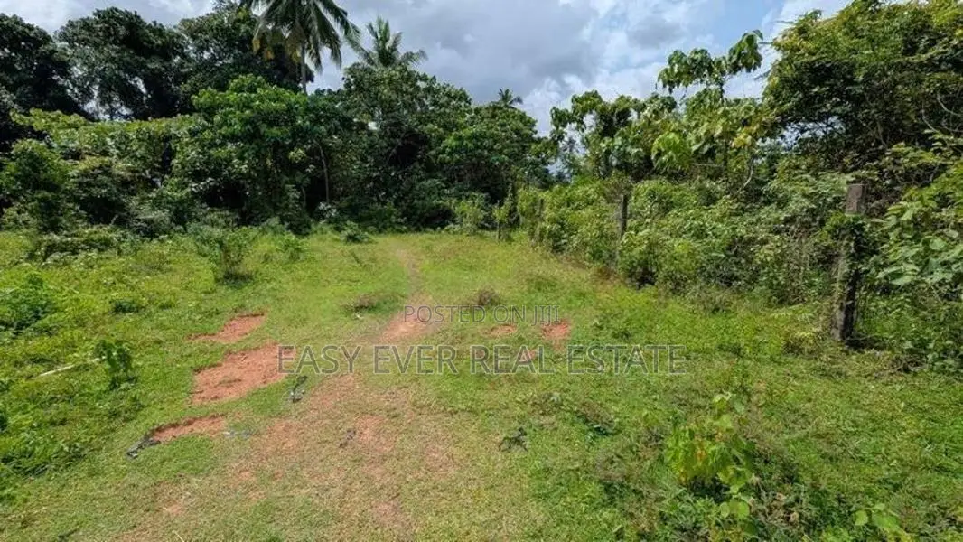 කඩවත – වෑබඩින් වටිනා නේවාසික ඉඩමක් / HS 14234