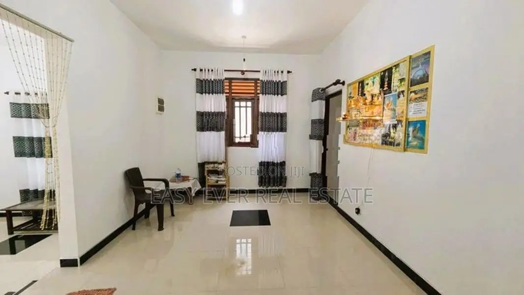 Kalagedihena දෙමහල් නිවසක්