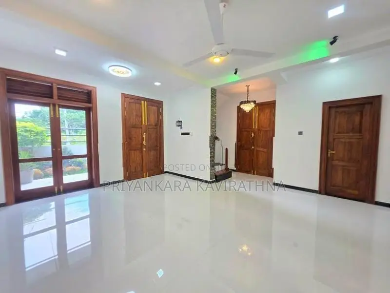 Luxury House For Sale in Kahatuduwa