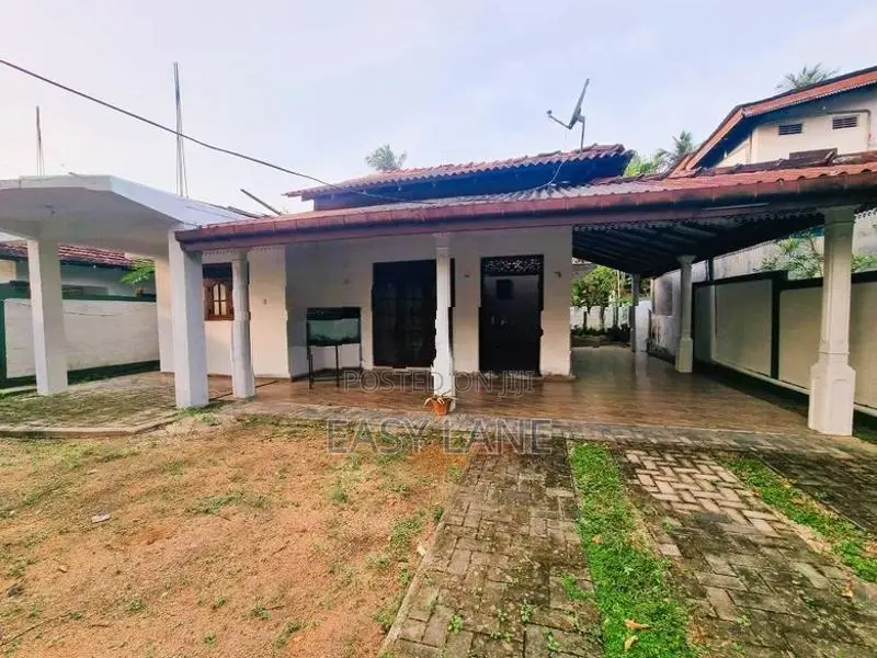 මිනුවන්ගොඩ – යාගොඩමුල්ලෙන් අඩක් නිමකළ දෙමහල් නිවසක් / CA 11024