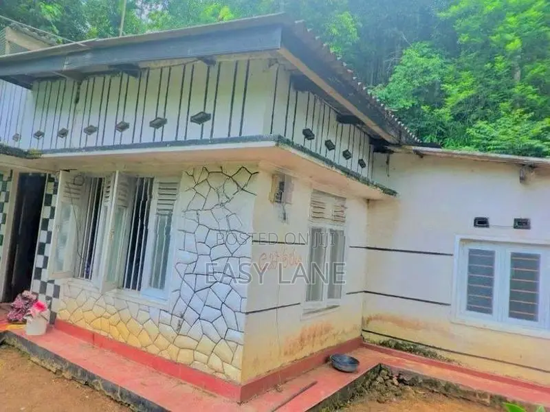 නුවර, ගෙලිඔය නගරයෙන් ගම්පල පාරට මුහුනලා නිවසක් / RU 15008