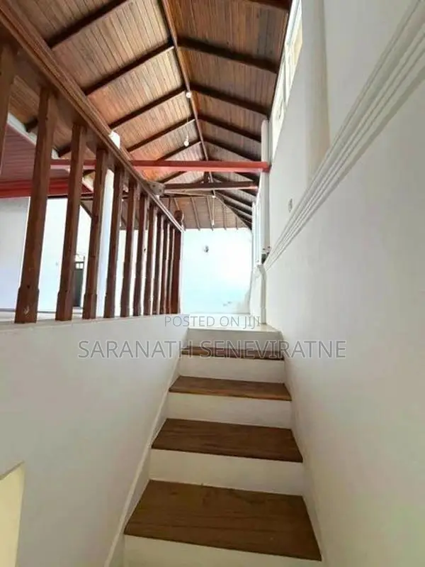 Commercial Building for Sale – Mulgampola Junction, Kandy City