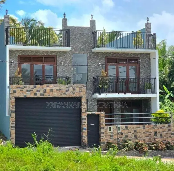 Luxury House For Sale in Kahatuduwa