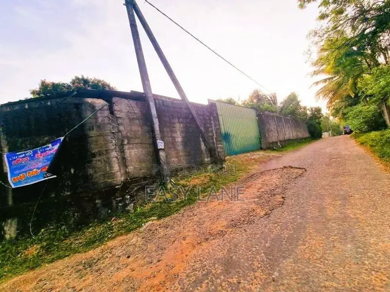 මිනුවන්ගොඩ – යාගොඩමුල්ලෙන් අඩක් නිමකළ දෙමහල් නිවසක් / CA 11024