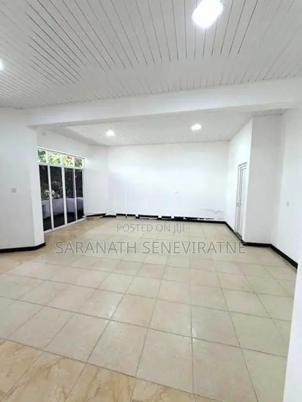 Commercial Building for Sale – Mulgampola Junction, Kandy City