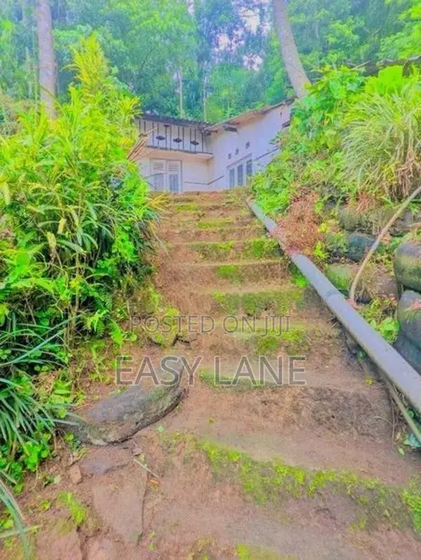 නුවර, ගෙලිඔය නගරයෙන් ගම්පල පාරට මුහුනලා නිවසක් / RU 15008