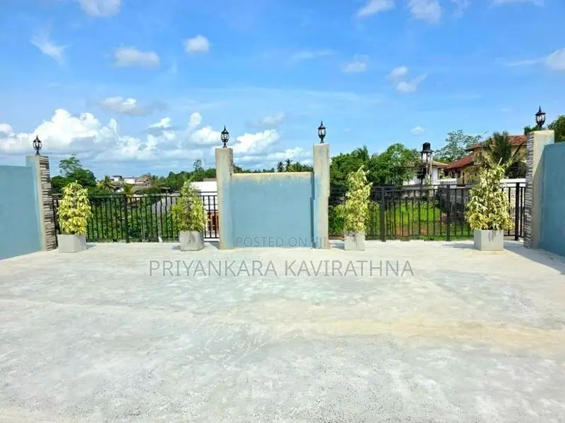 Luxury House For Sale in Kahatuduwa