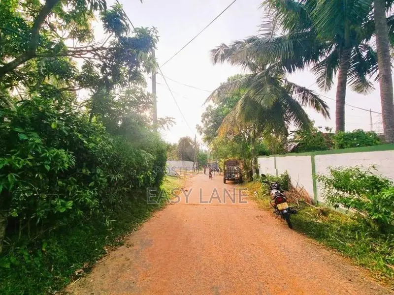මිනුවන්ගොඩ – යාගොඩමුල්ලෙන් අඩක් නිමකළ දෙමහල් නිවසක් / CA 11024