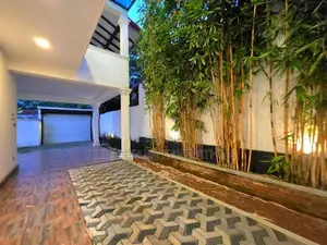 15 Perches / Bricks Walls 3 Storied House For Sale - Kasbawa